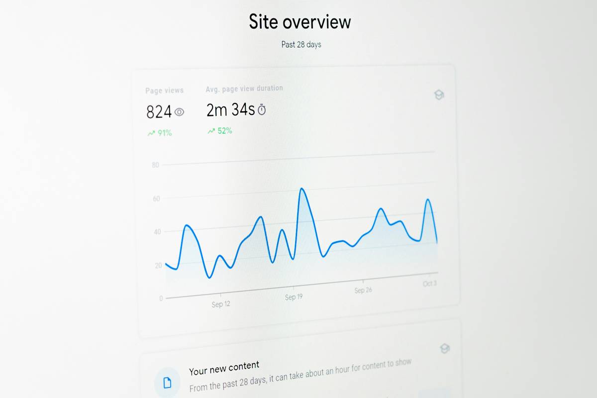 Comparison chart comparing free versus paid analytics tools highlighting cost efficiency.